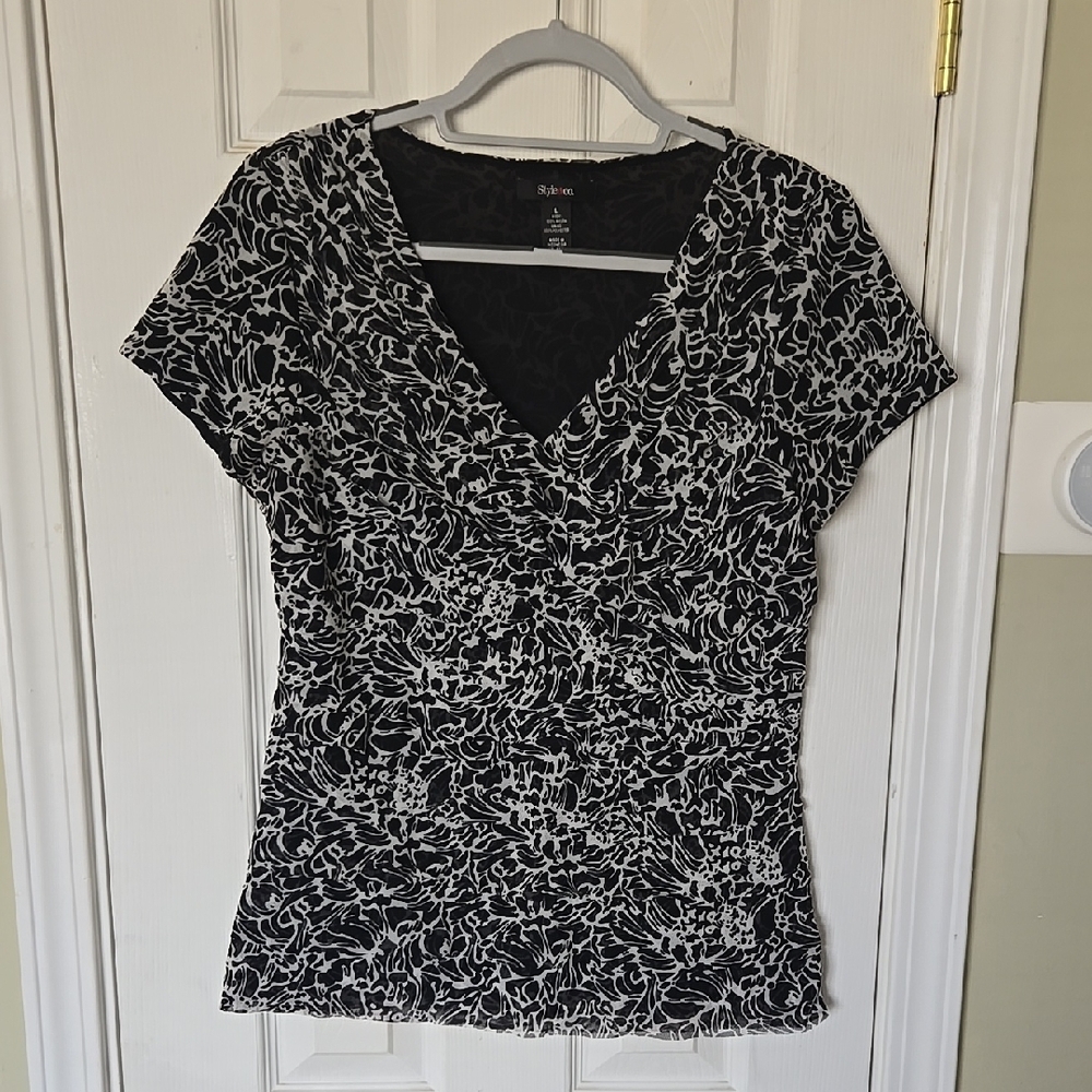 Black and White Formal Sleeveless Women's Blouse